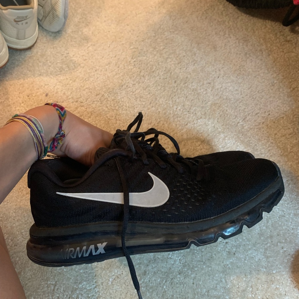 Black Nike air max athletic sneaker. Womens size 11. Air max 2017.